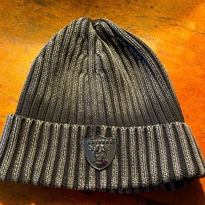 WICKED L.A. RAIDERS TWO-TONE CABLE KNIT STYLE TOQUE BEANIE BY NEW ERA BLACK GREY